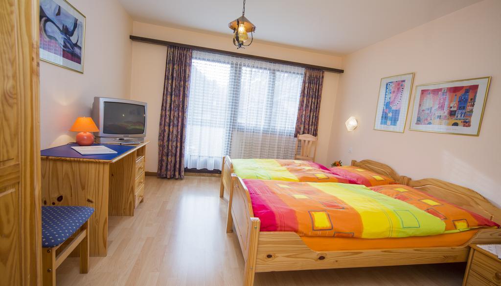 Hotel Olympia Saas-Almagell Oda fotoğraf